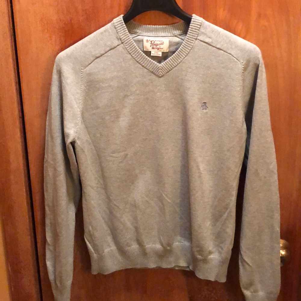 PENGUIN V NECK SWEATER